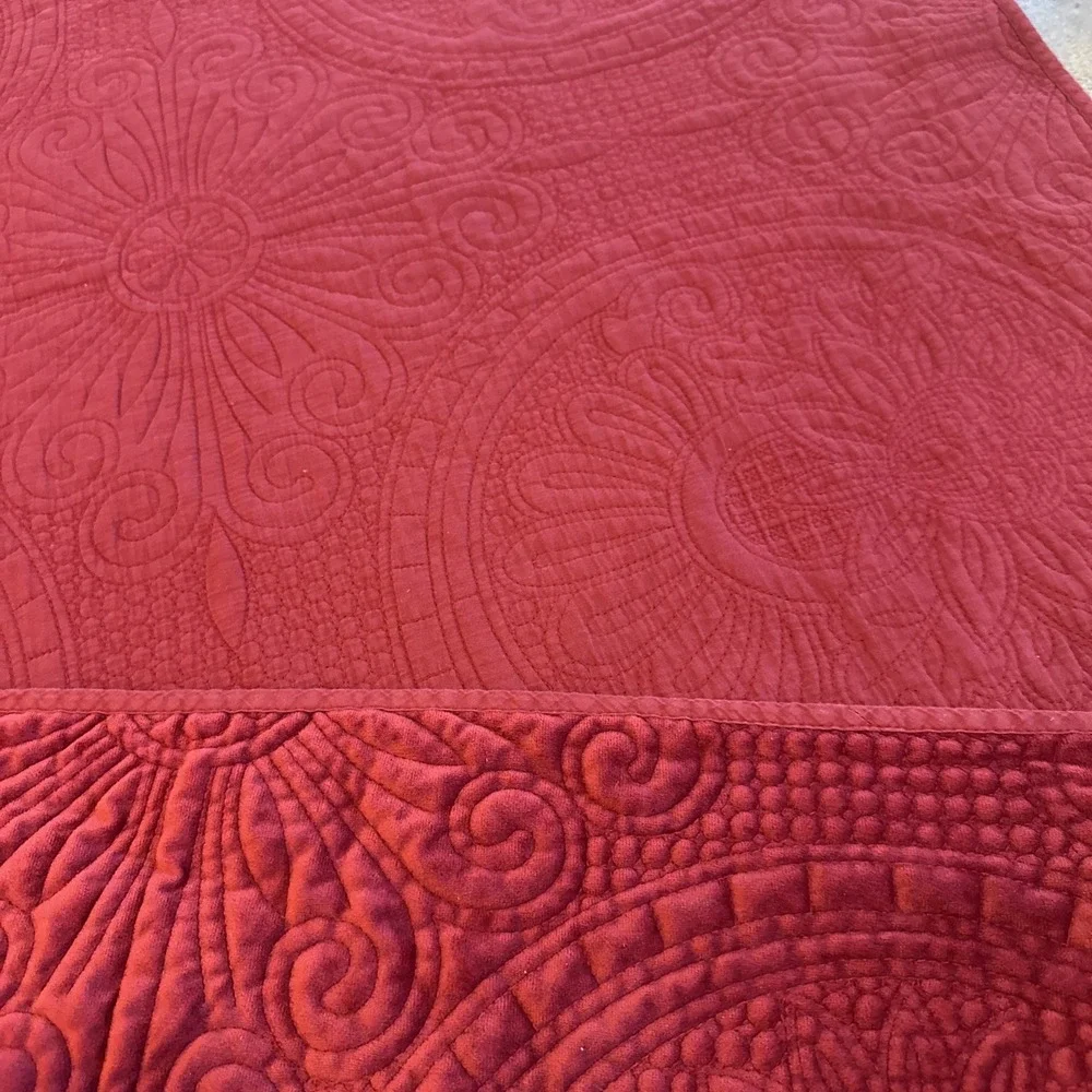 Pottery Barn Quilt Red Sz 92x88'(Queen) Heavy Cotton Blend Medallion Print 2016'